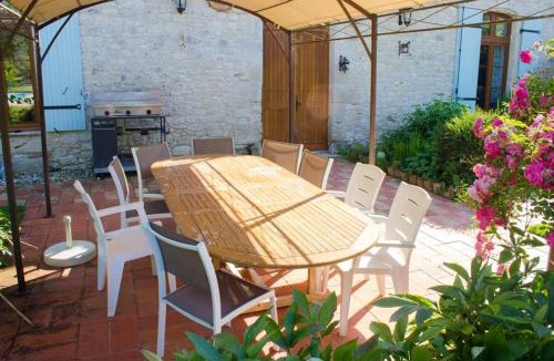 Thenac House | Maison spacieuse à Thénac avec piscine privée