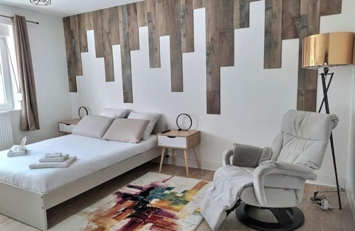 Woippy House | Maison spacieuse 240m² - 7chambres - 16pers'