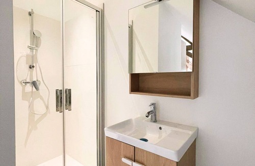 Anzin House | Maison Spacieuse: 6 Chambres,12 Pers, 4 SdB - Confort Total