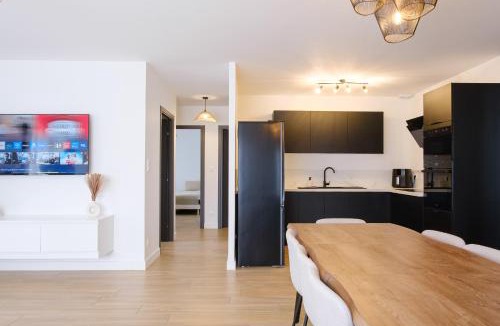 Larnaud Villa | Maison spacieuse au calme - parking privé - 8 personnes