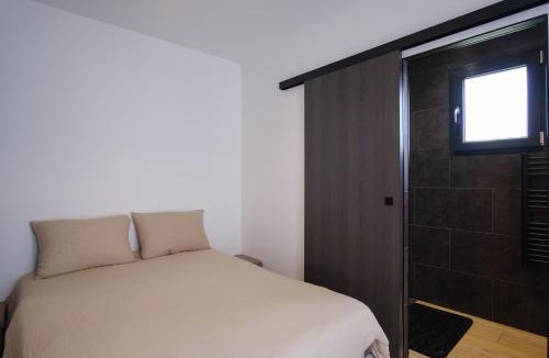 Larnaud Villa | Maison spacieuse au calme - parking privé - 8 personnes