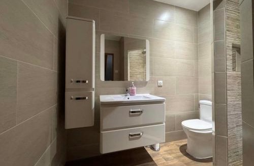 Montevrain Villa | Maison spacieuse avec cour privée a 10 min Disney