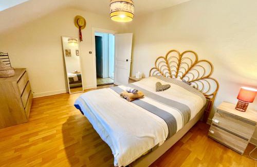Miroir - Batignolles Apartment | Maison spacieuse avec salle de jeux proche 24H du Mans