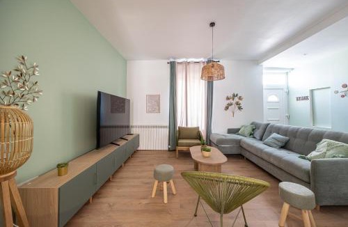 Laon Sud Villa | Maison spacieuse avec terrasse dans le centre ville de Reims