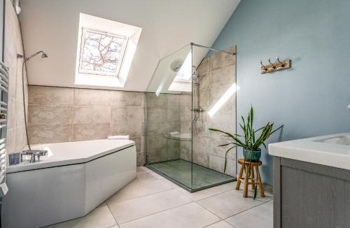 Notre-Dame-d'Oe House | Maison spacieuse jardin billard nord Tours