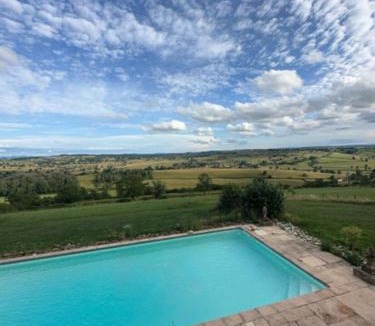 Saint-Julien-de-Civry House | Maison Stirling Bourgogne Sleeps 8 Pool