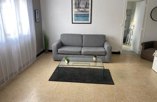 Sancheville Apartment | MAISON STUDIO AVEC VERANDA ET JARDIN a SANCHEVILLE
