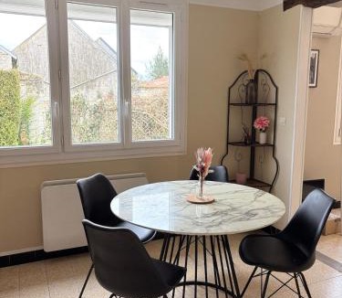 Sancheville Apartment | MAISON STUDIO AVEC VERANDA ET JARDIN a SANCHEVILLE