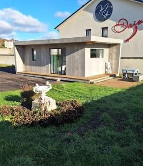 Toul Apartment | Maison studio, tiny house, parking privé, jardin