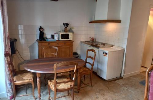 Mont-Saint-Jean House | Maison studio village médiéval