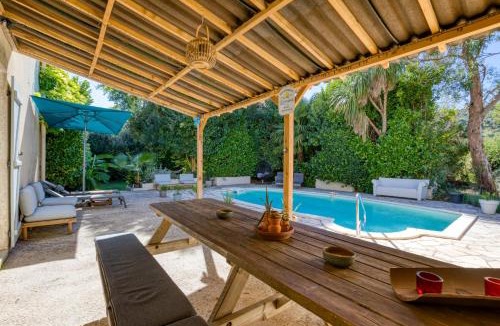 Villemagne-l'Argentiere House | Maison Sur La Mare