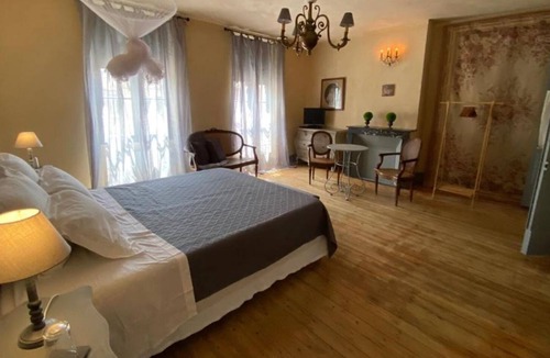 Casseneuil House | Maison Surplombant la Rivière Dans Lancien Bourg Médiéval