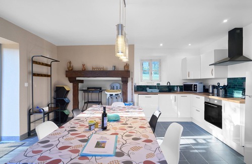 Saint-Cernin-de-lHerm House | Maison Tiny Bwa – Stay in a Peaceful Charming Stone House with Pool and Nature