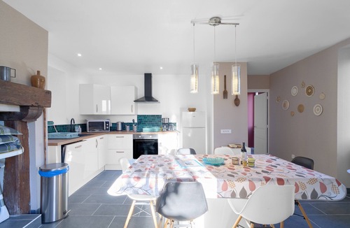 Saint-Cernin-de-lHerm House | Maison Tiny Bwa – Stay in a Peaceful Charming Stone House with Pool and Nature