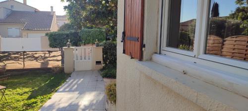 Baillargues House | Maison T2 Climatisée avec petit jardin dans impasse calme