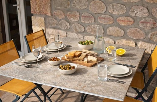 Vals-les-Bains Condo | Maison Thany garden apartment