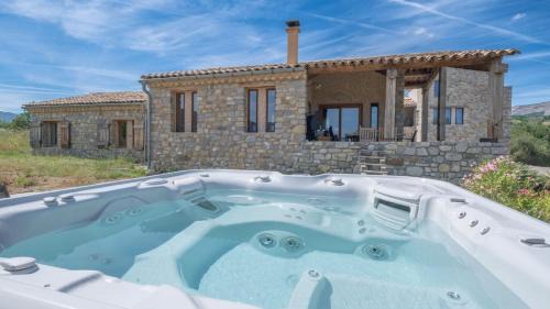 Laragne-Monteglin House | Maison Time-out