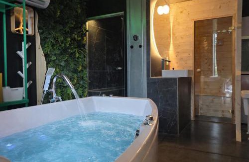 Saint-Alban-d'Ay Bed & Breakfast | Maison Triangle