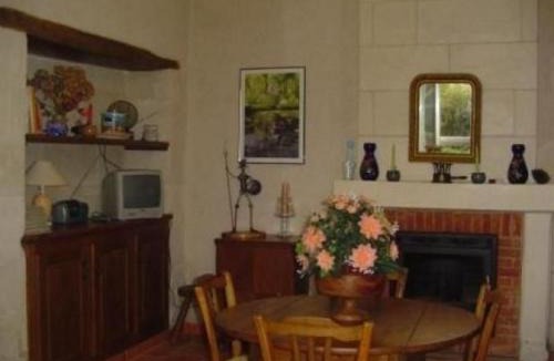 Aubigne-Racan House | Maison troglodytique avec WiFi, barbecue et cheminée - FR-1-410-156
