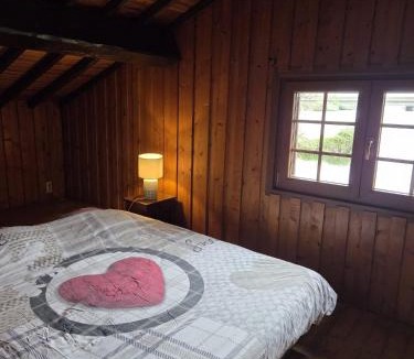 Feuilleres House | maison type chalet entourée d étangs