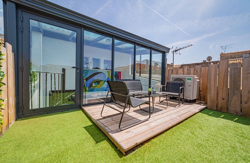 Libourne House | Maison Type Loft Avec Jacuzzi et Terrasse sur les Toits