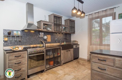 Saint-Bueil Villa | Maison Typique Dauphinoise 8/9 Personnes Entre Lacs et Montagnes