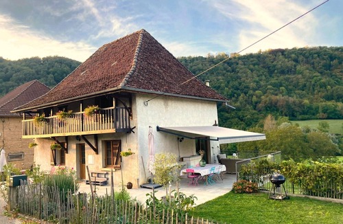 Saint-Bueil Villa | Maison Typique Dauphinoise 8/9 Personnes Entre Lacs et Montagnes