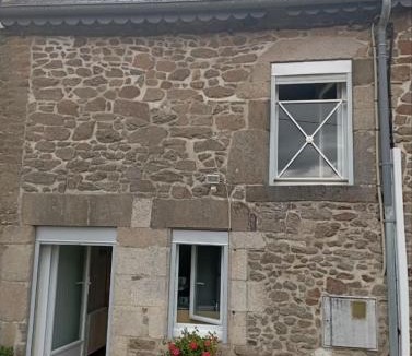 Lanvallay House | Maison vacances proche Dinan Couple et bébé