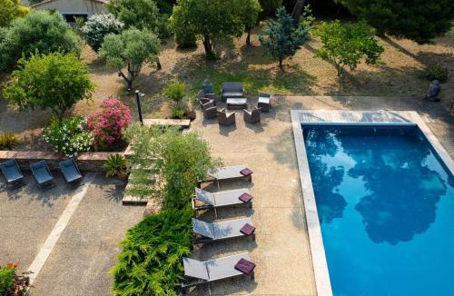 Trebes House | Maison Vigneronne-piscine et vignes
