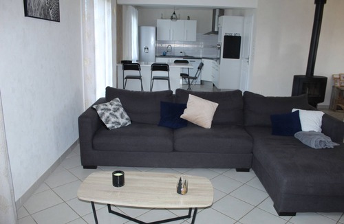 Artonne House | Maison vue Chaine des Puys