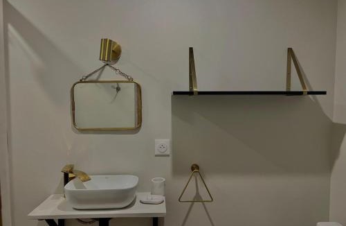 Coursan Apartment | Maison23 - Chambre avec kitchenette proche de la mer
