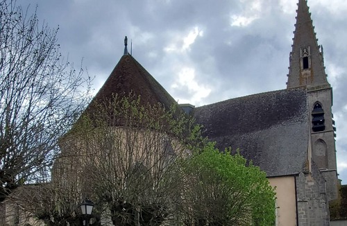 Ferrieres House | Maisonette with garden, close to shops and the castle of the fountain.