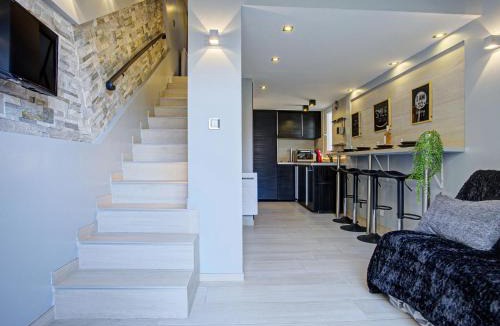 Les Arenes Apartment | Maisonette avec cours privative dans residence securisée avec Piscine