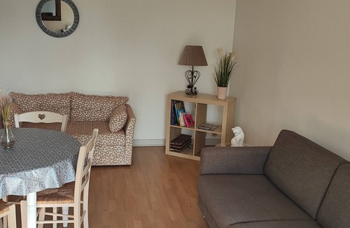 Buxerolles Apartment | Maisonette with 2 terraces 10 minutes from the station
