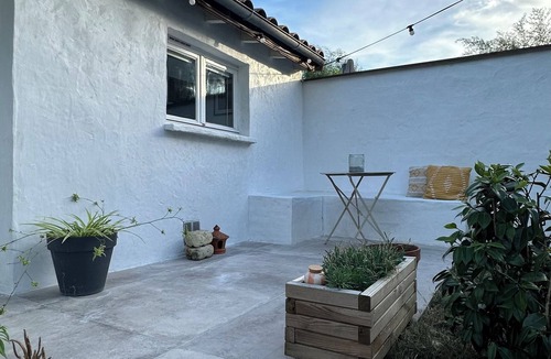 Begles House | Maisonette with garden