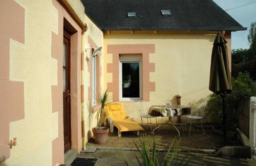 Etables-sur-Mer House | Maisonnette à Etables : La Jaune