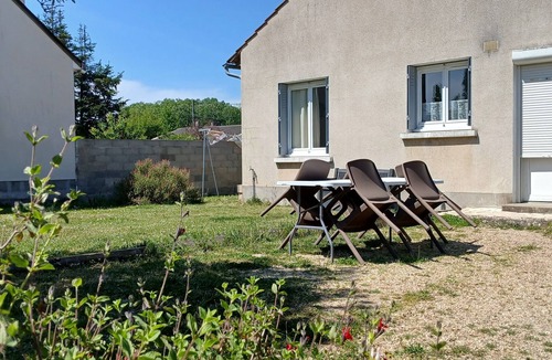 Clery-Saint-Andre House | Maisonnette Avec Jardin et Jacuzzi. Animaux de Compagnie Acceptés