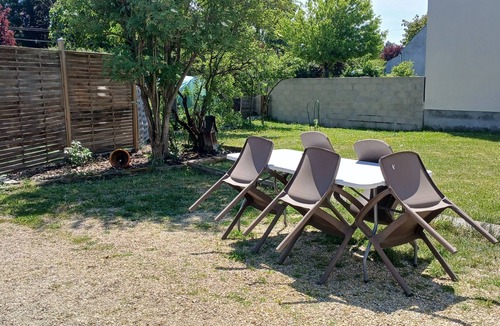 Clery-Saint-Andre House | Maisonnette Avec Jardin et Jacuzzi. Animaux de Compagnie Acceptés