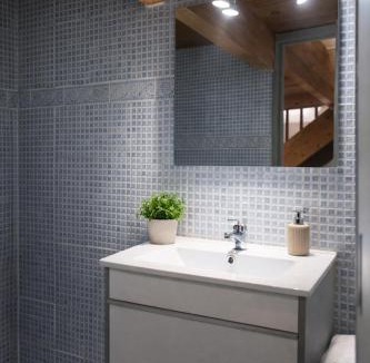 Saint-Montan Apartment | Maisonnette avec piscine - sud Ardèche