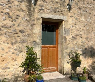 Cubnezais Apartment | Maisonnette avec terrasse de la Bellue