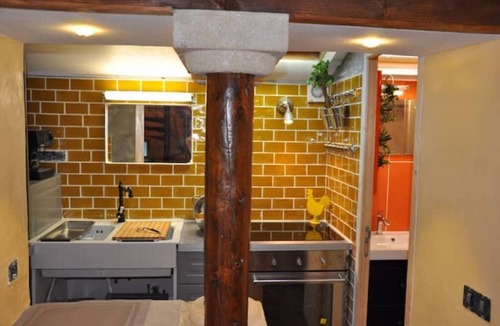 Uzes Villa | Maisonnette Avec Terrasse Dentrée et Balcon