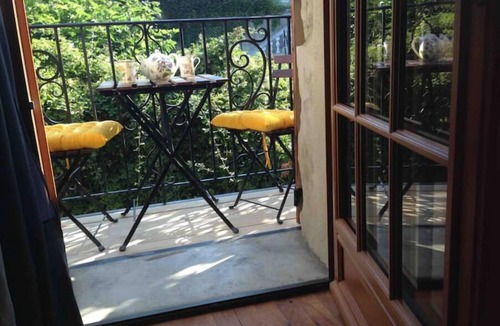 Uzes Villa | Maisonnette Avec Terrasse Dentrée et Balcon