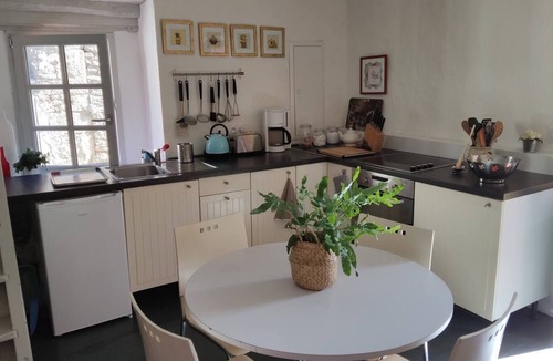 Semur-en-Auxois House | maisonnette du bateau lavoir