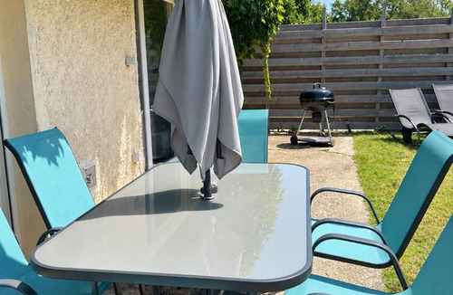 Izon Apartment | Maisonnette du lac - 40m2 climatisé et son Jardin privé Proche Bordeaux