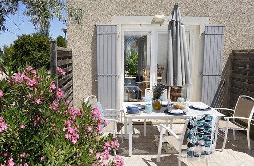 Aubais House | Maisonnette Duplex | Accès Mini-Golf + Piscine