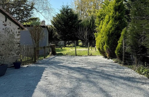 Breuil-Barret House | Maisonnette facing the animals