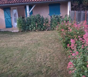 Orgedeuil House | Maisonnette "Les Volets Bleus"