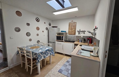 Landeronde House | Maisonnette Marine