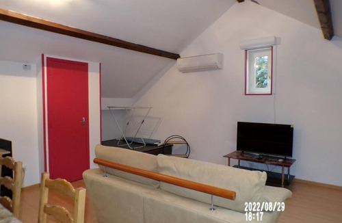 Sedan House | Maisonnette privatisée