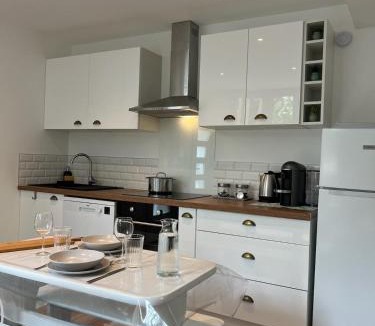 Castres Apartment | Maisonnette Proche Gare & Centre l Jardin l Clim